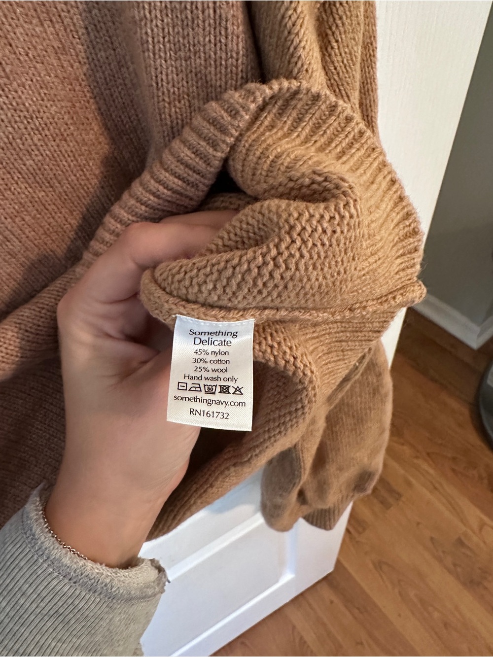 Something Navy Cropped Balloon-Sleeve Sweater in Camel - Picture 3 of 4